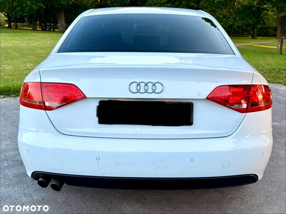 Audi A4 Limousine - 8