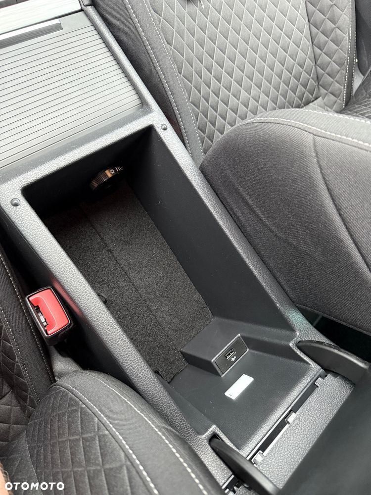 Skoda Superb 2.0 TDI DSG Premium Edition - 34