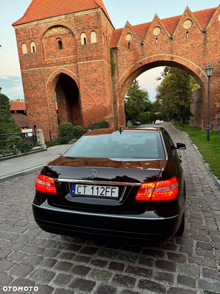 Mercedes-Benz E-Class 2010 photo 4