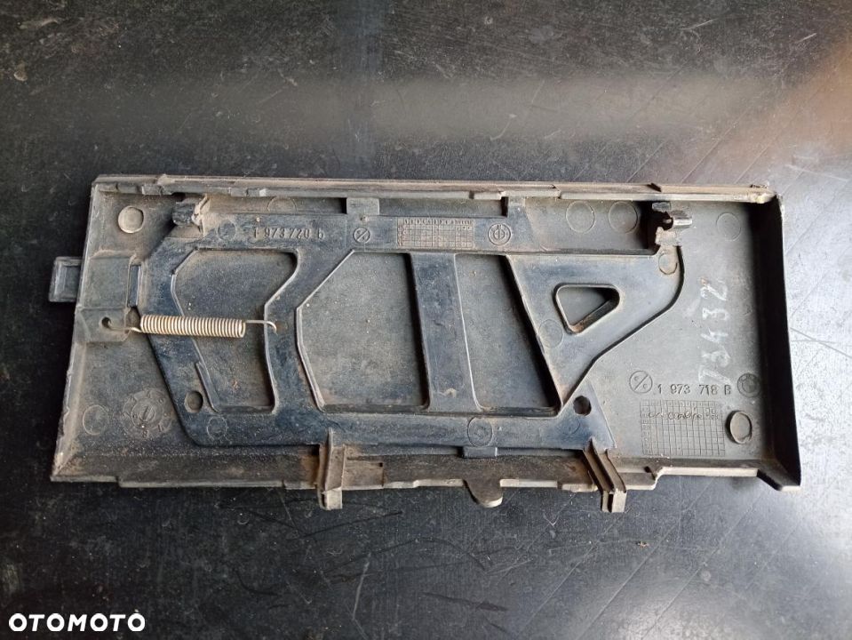 BMW 5 E34 zaślepka przedniego zderzaka 1973718B oem - 7