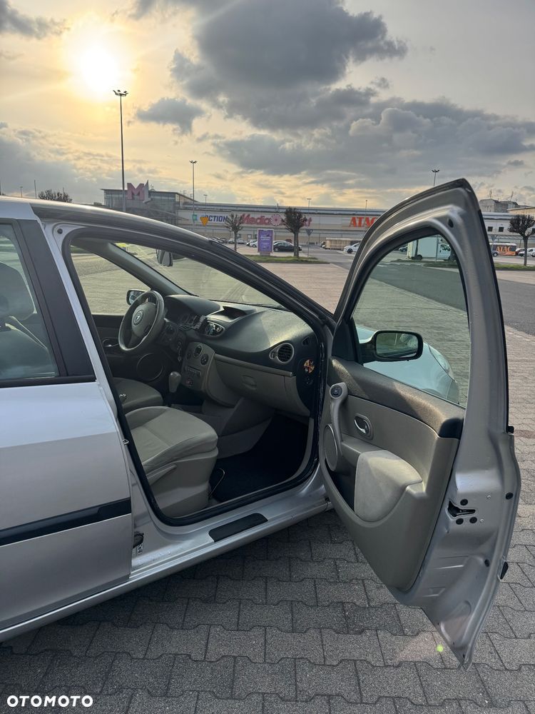 Renault Clio - 12
