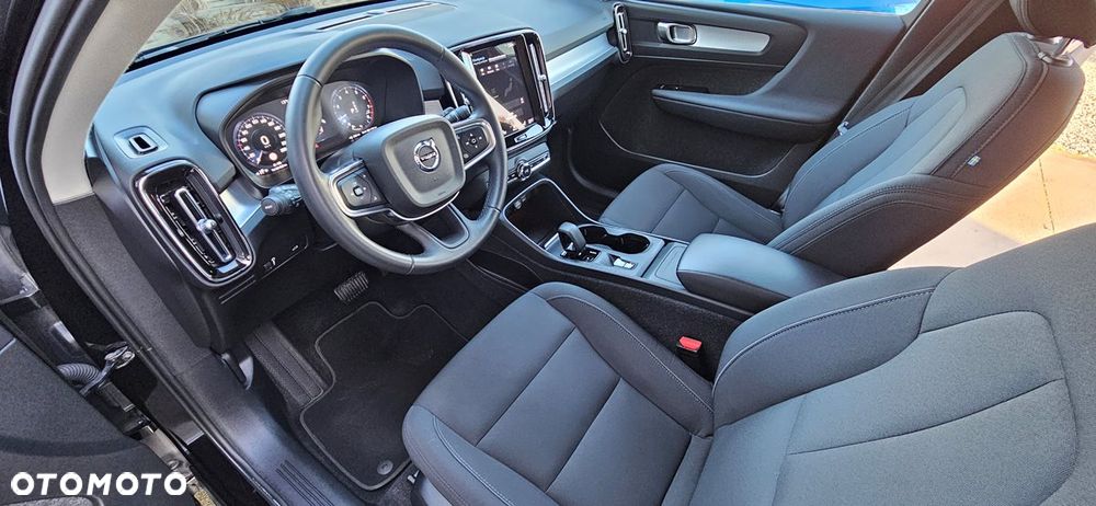 Volvo XC 40 T3 Geartronic Momentum Pro - 17