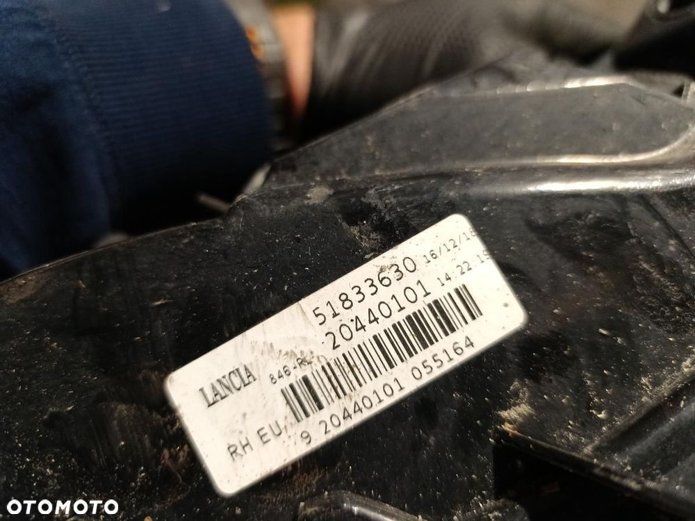LANCIA YPSILON III LAMPA PRAWA TYŁ 51833630 - 3