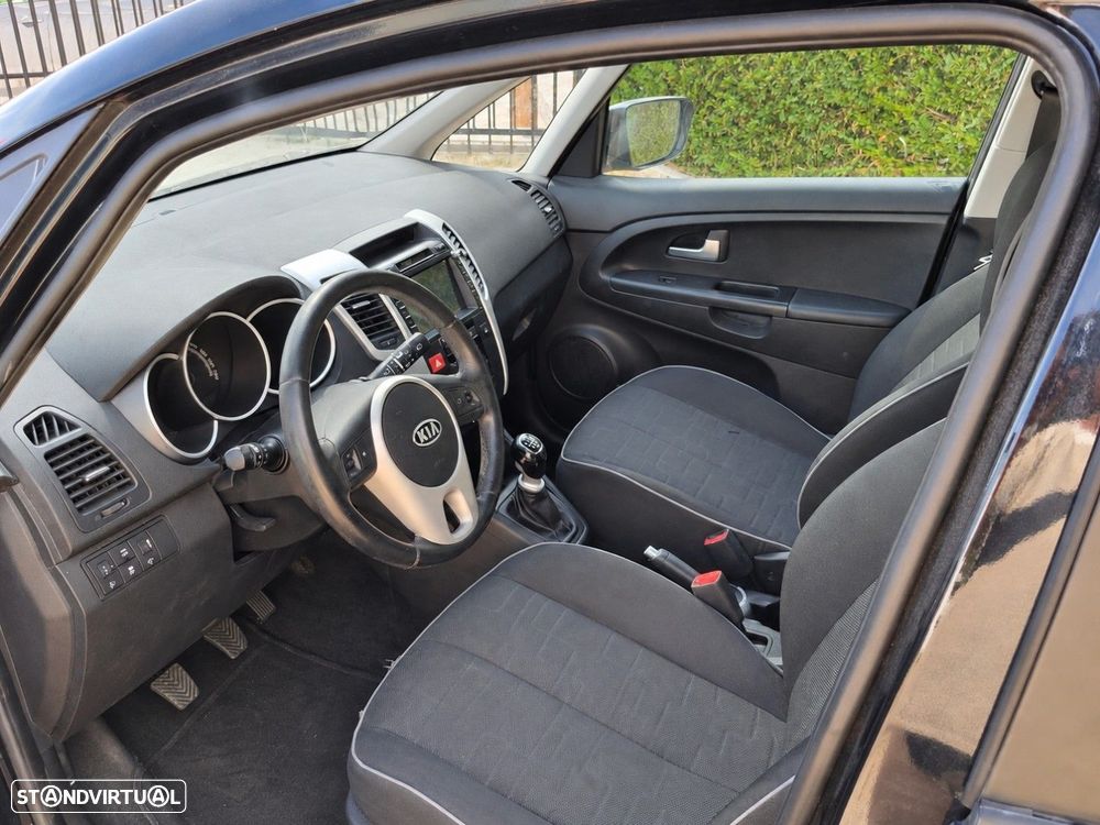 Kia Venga - 14