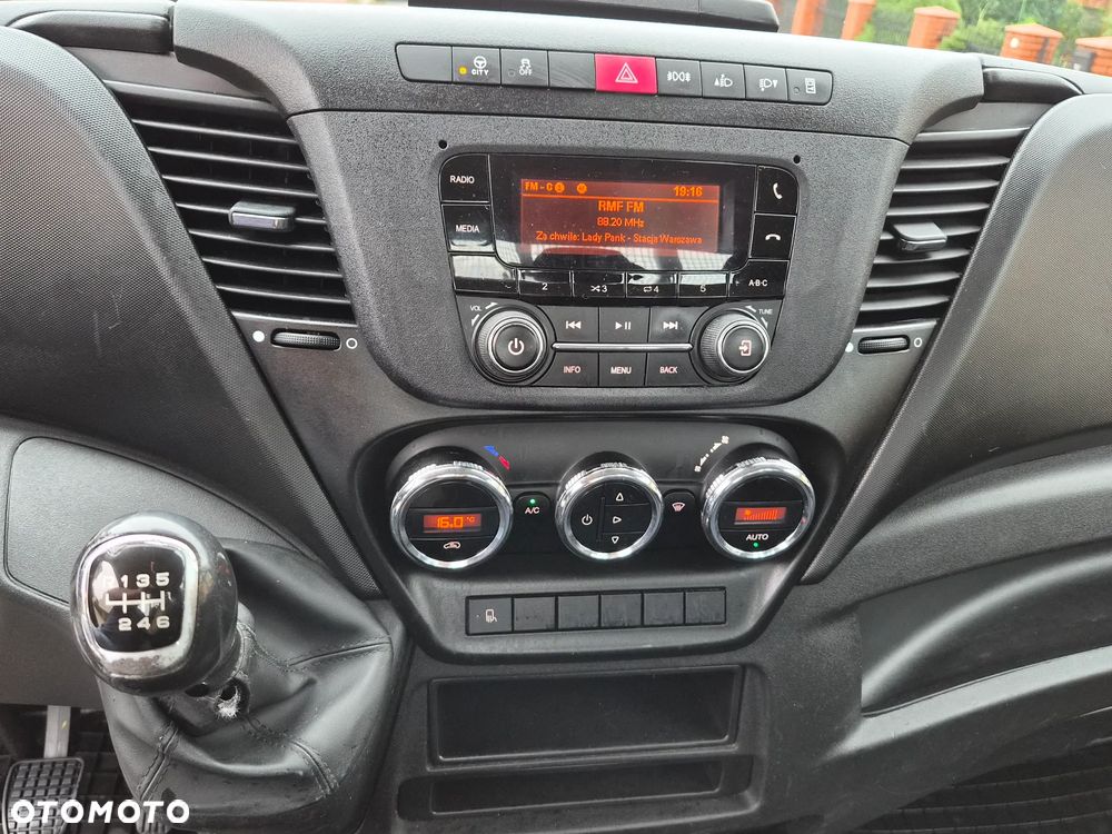 Iveco Daily 50C18 Skrzynia 6.1m 3.0/180KM - 16