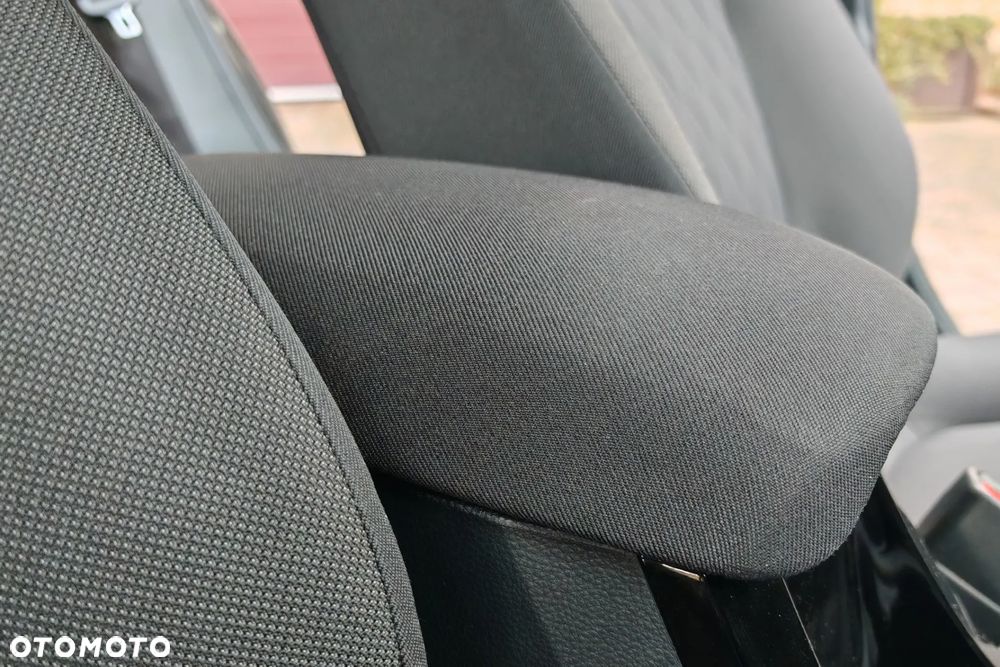 Toyota Corolla 1.8 Hybrid Comfort - 24