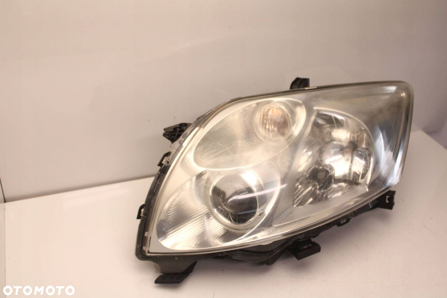 TOYOTA AURIS I 06R- REFLEKTOR LEWY LAMPA LEWA PRZEDNIA PRZÓD - 2