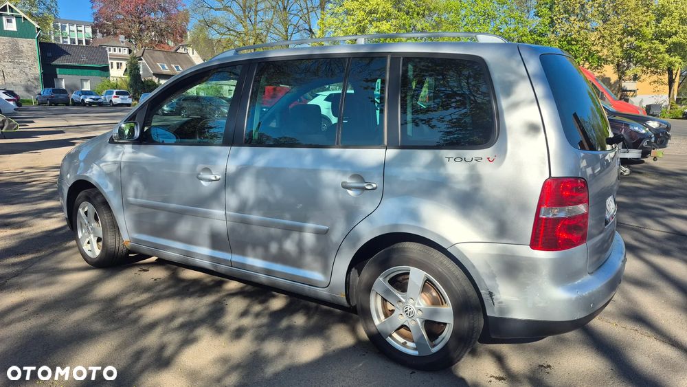 Volkswagen Touran 1.6 FSI Trendline - 6