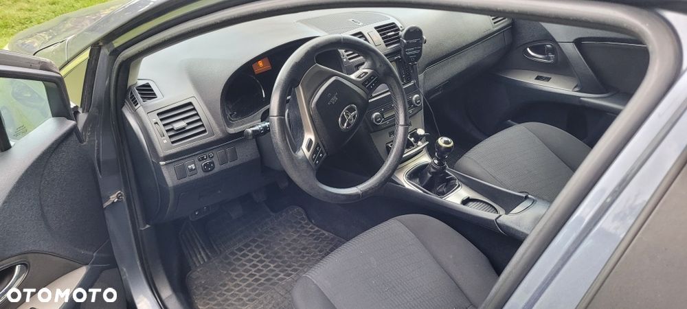 Toyota Avensis - 6