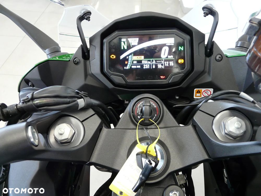 Kawasaki Ninja 1000 SX - 12