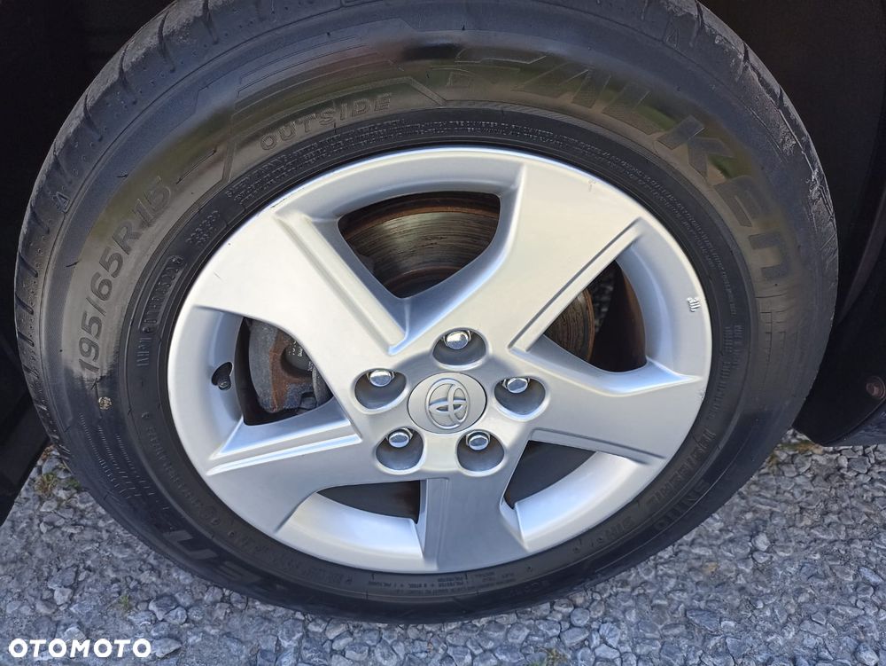 Toyota Auris 1.8 HSD Sol - 32