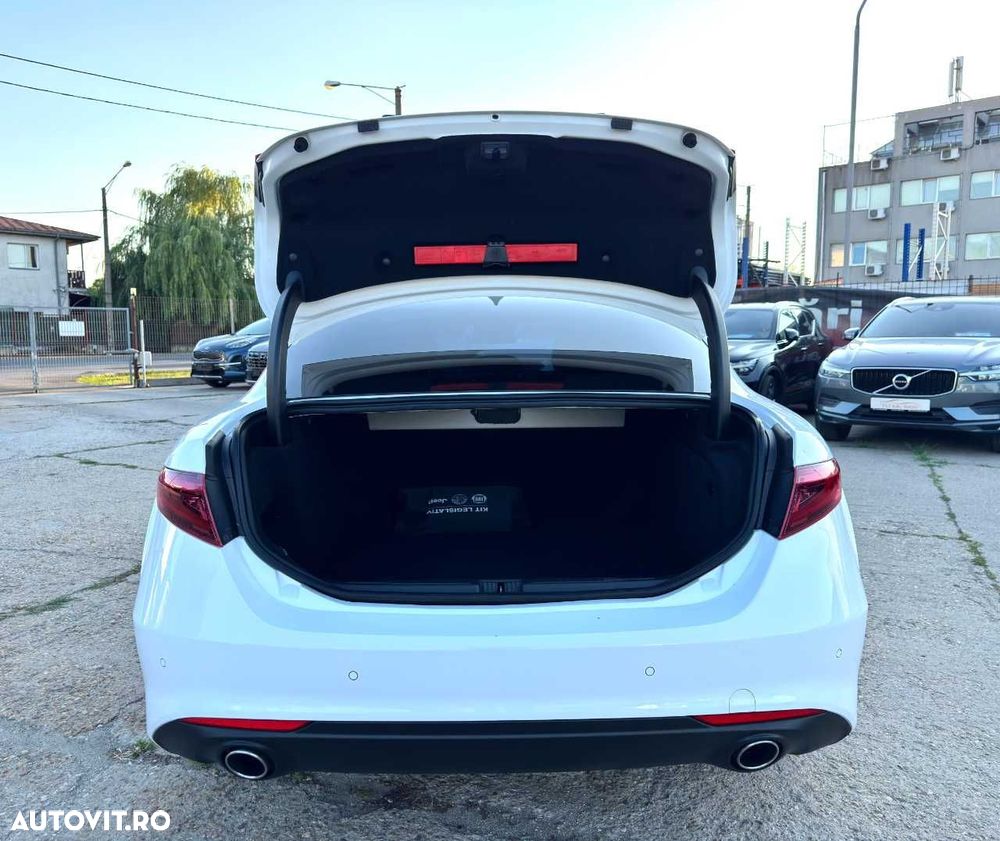 Alfa Romeo Giulia - 13