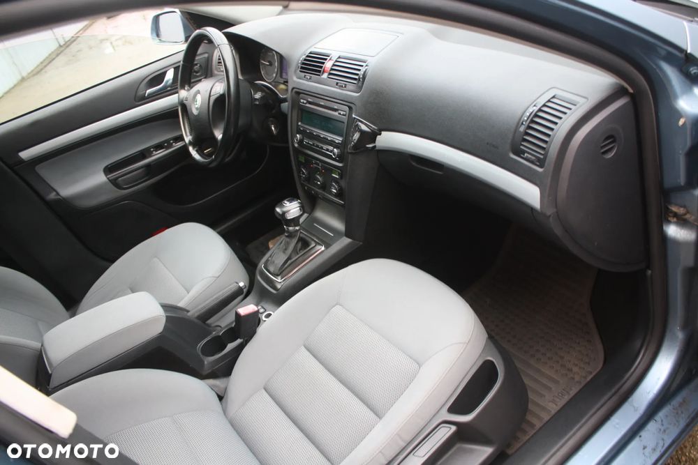 Skoda Octavia 2.0 TDI DPF DSG Ambiente - 15