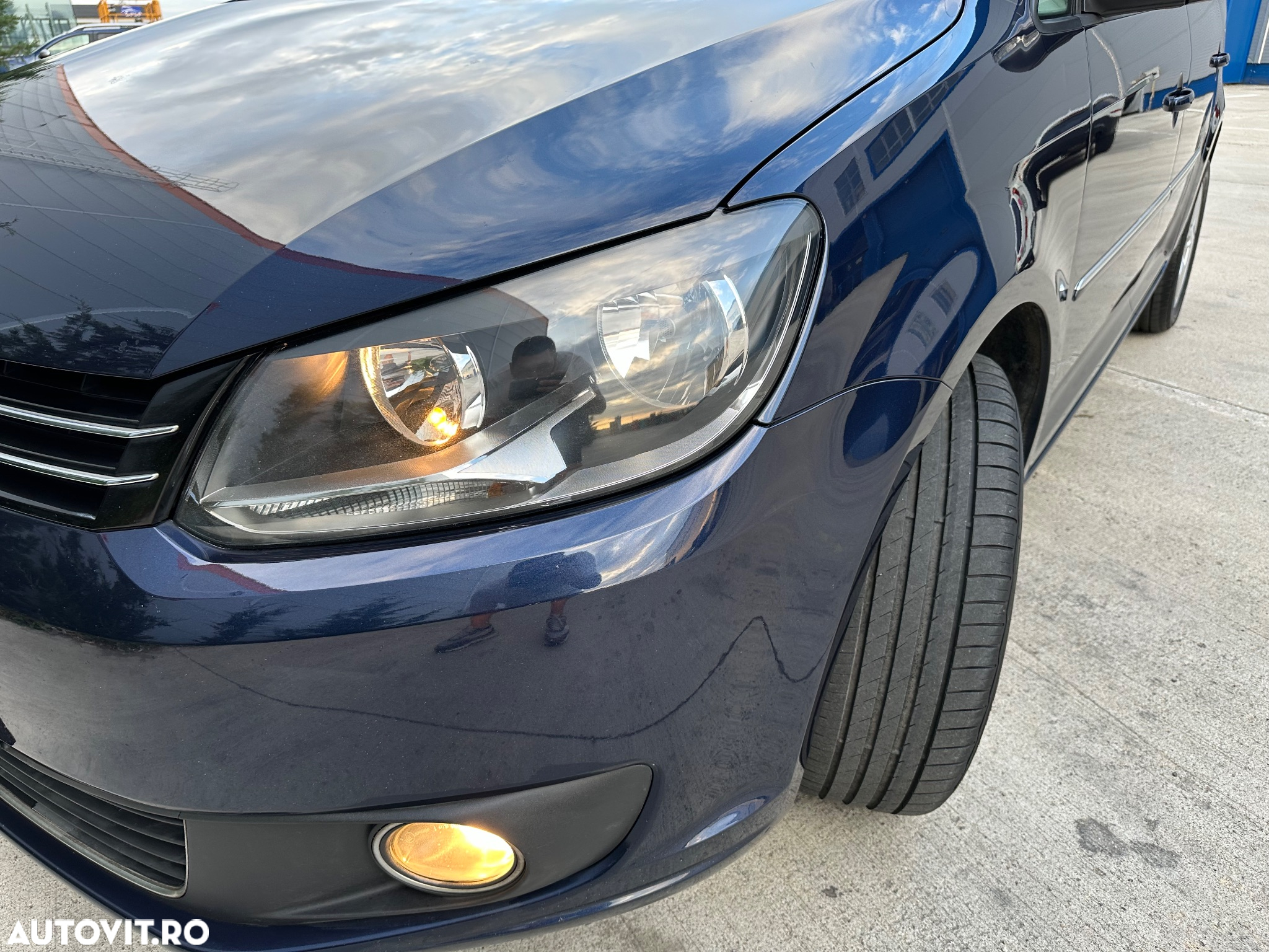 Volkswagen Touran 2.0 TDI DPF Highline - 16