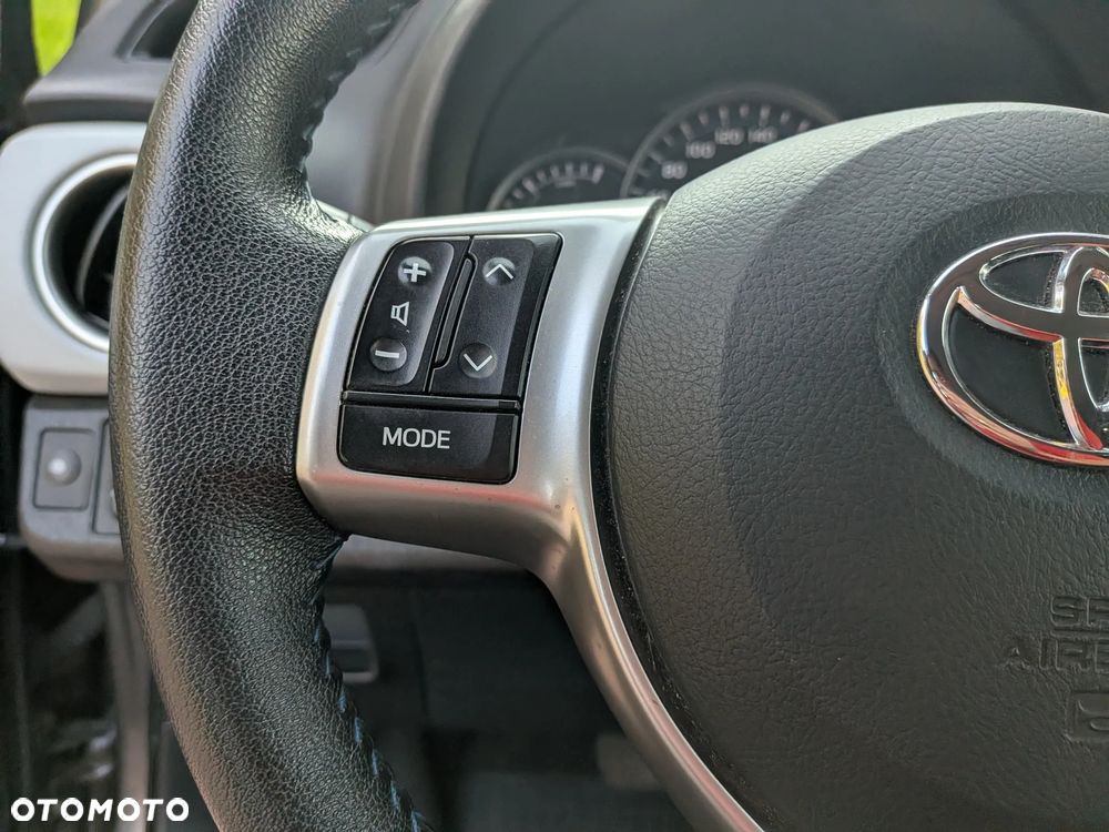 Toyota Yaris Hybrid 100 Premium - 22