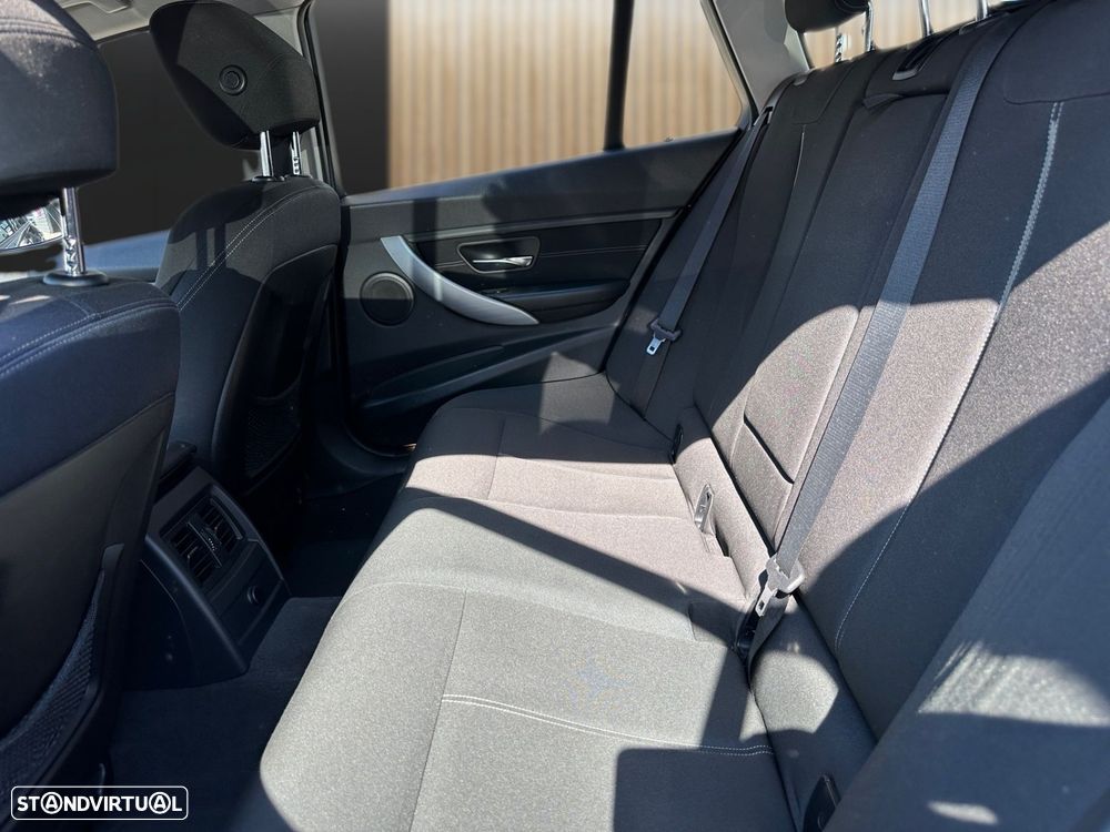 BMW 318 d Line Sport - 10