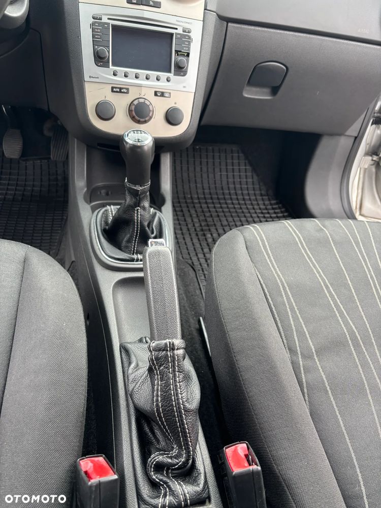 Opel Corsa 1.2 16V Enjoy - 11