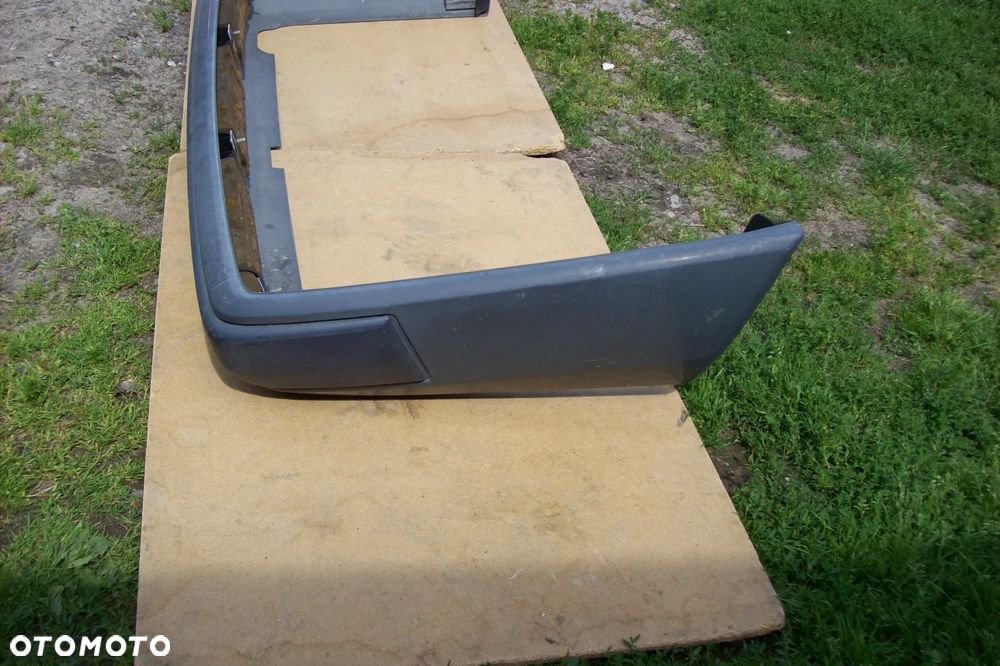 ZDERZAK TYLNY MERCEDES W124 SEDAN - 3