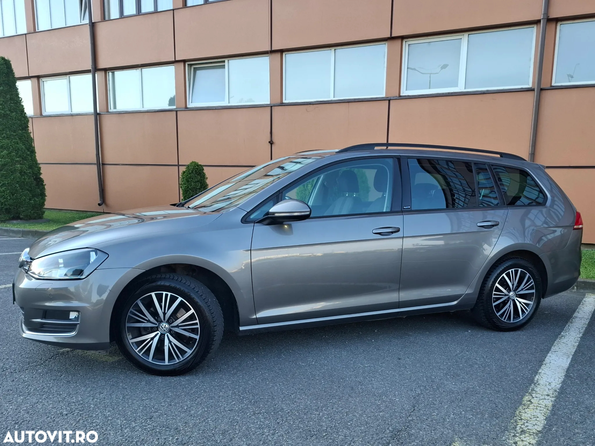 Volkswagen Golf Variant 1.6 TDI (BlueMotion Technology) Trendline - 2