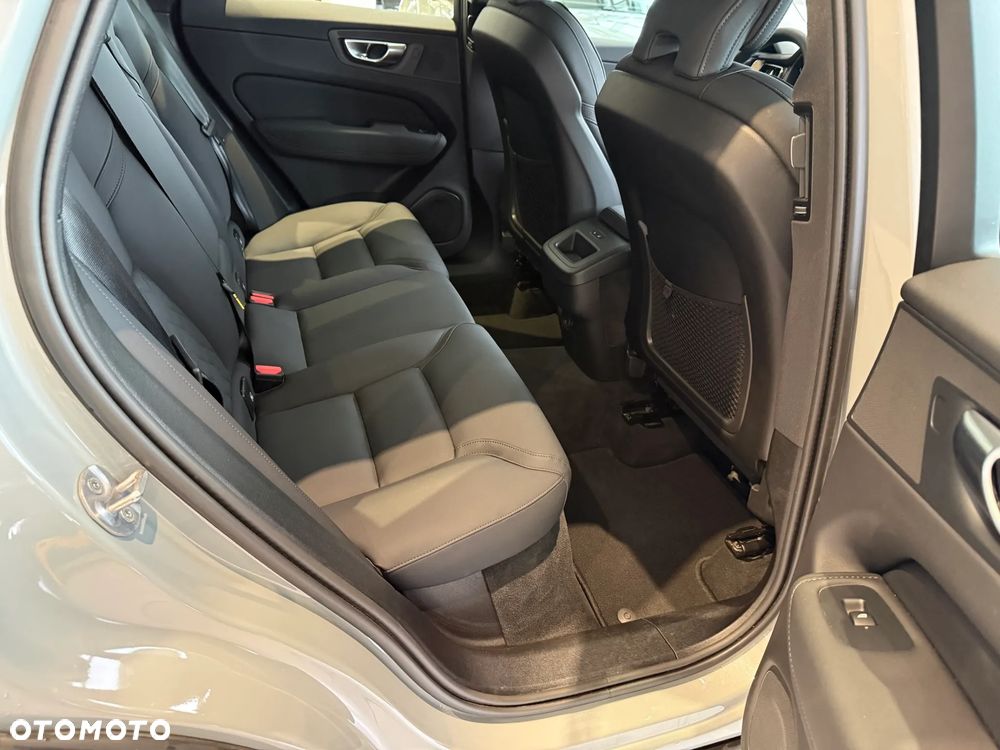Volvo XC 60 B5 B AWD Plus Dark - 16