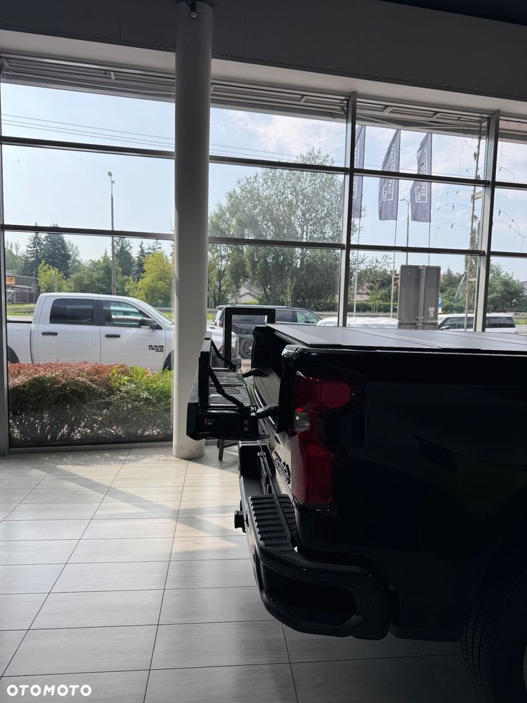 Chevrolet Silverado - 21