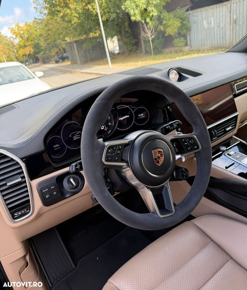 Porsche Cayenne - 8