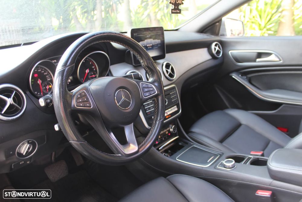 Mercedes-Benz CLA 200 d 4Matic 7G-DCT - 14