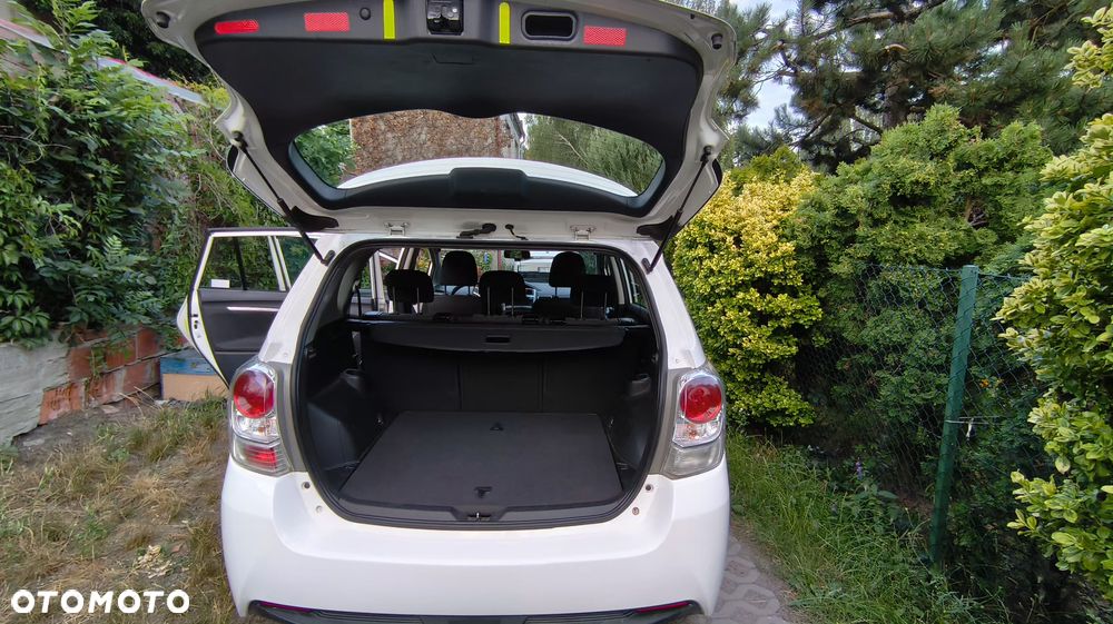 Toyota Verso 2.0 D-4D Premium - 21
