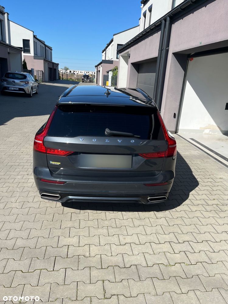 Volvo V60 T4 R-Design - 3