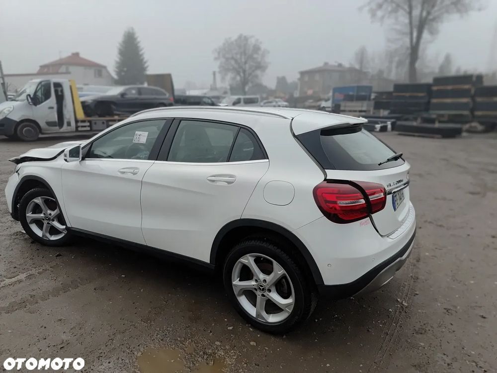 Mercedes-Benz GLA - 20