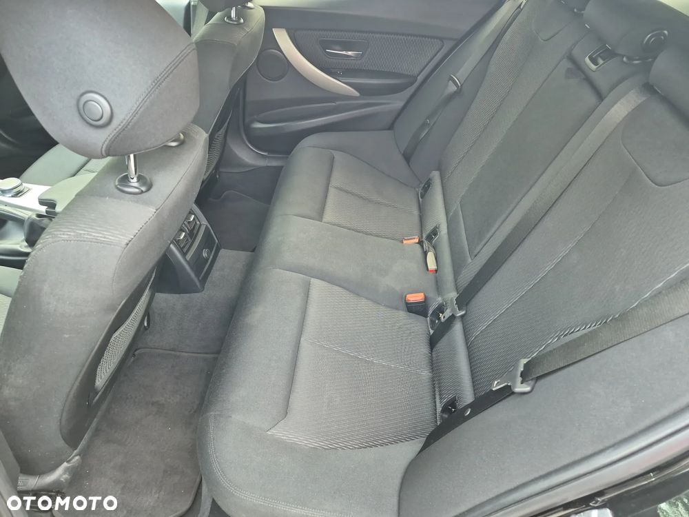 BMW Seria 3 318i Luxury Line - 19
