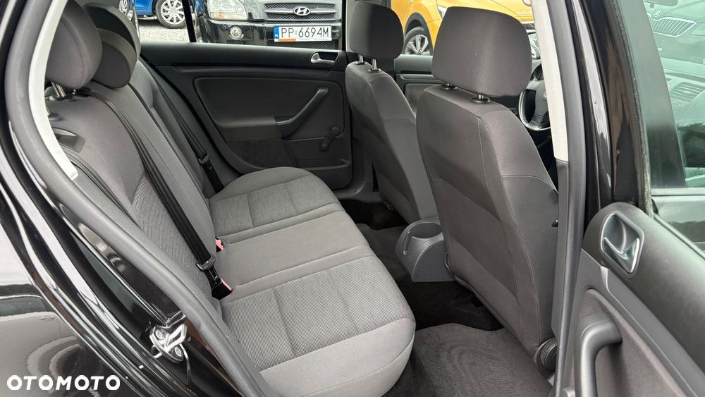 Volkswagen Golf 1.6 FSI Tour Edition - 19