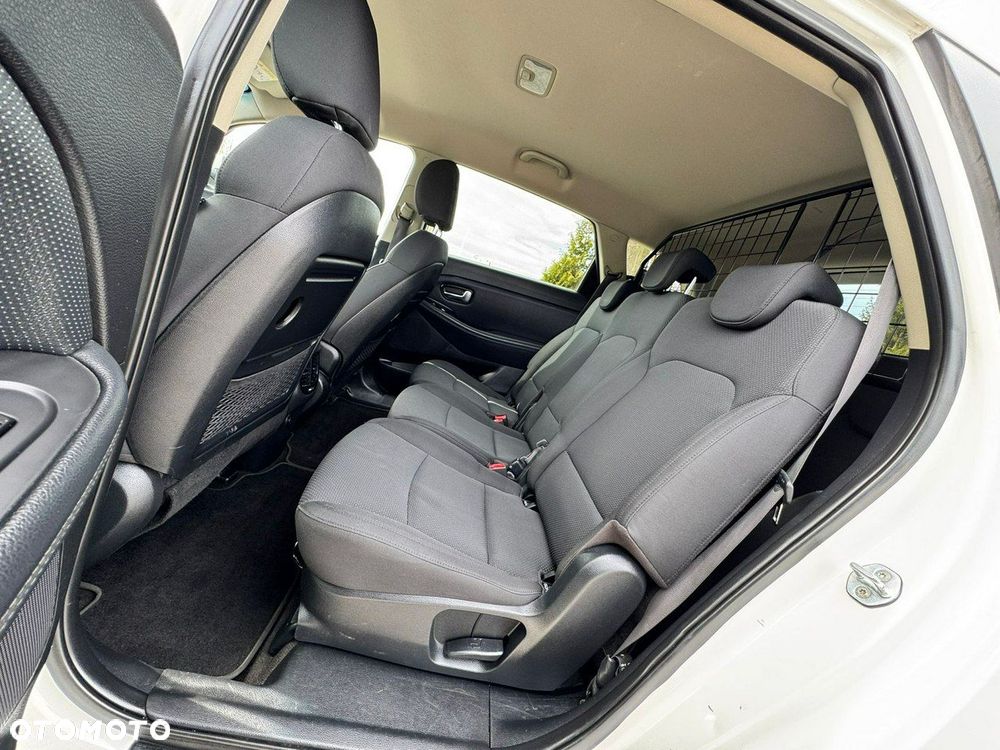 Kia Carens 1.6 GDI Dream-Team Edition - 24