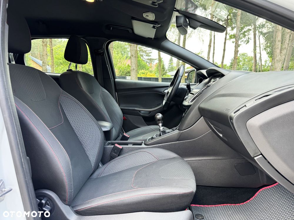 Ford Focus 1.0 EcoBoost Start-Stopp-System ST-LINE - 34