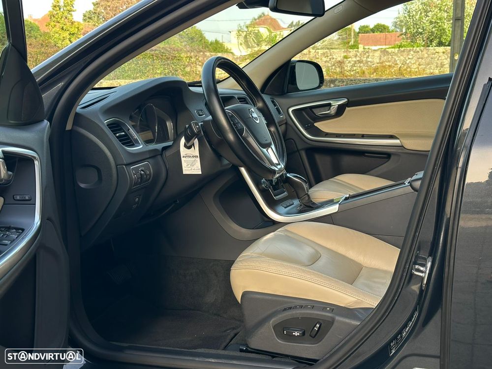 Volvo V60 2.4 D6 Summum AWD Phev - 23