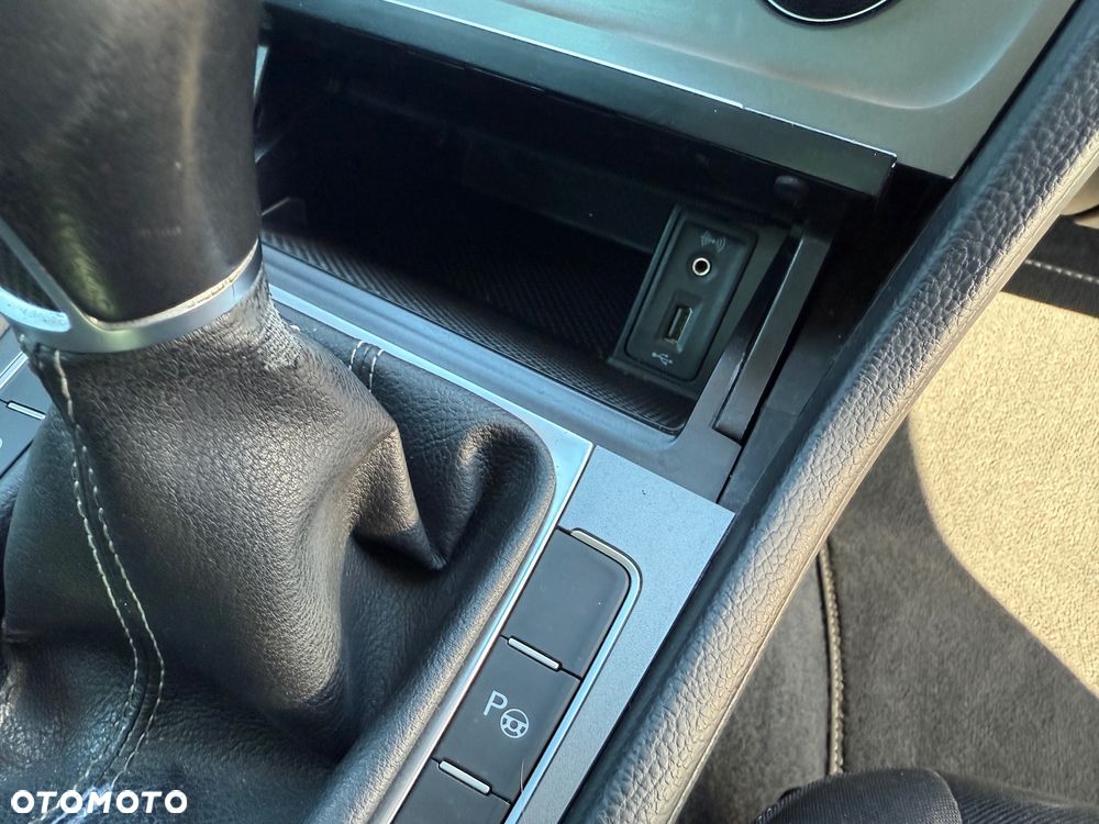 Volkswagen Golf 1.6 TDI BlueMotion Technology Lounge - 27