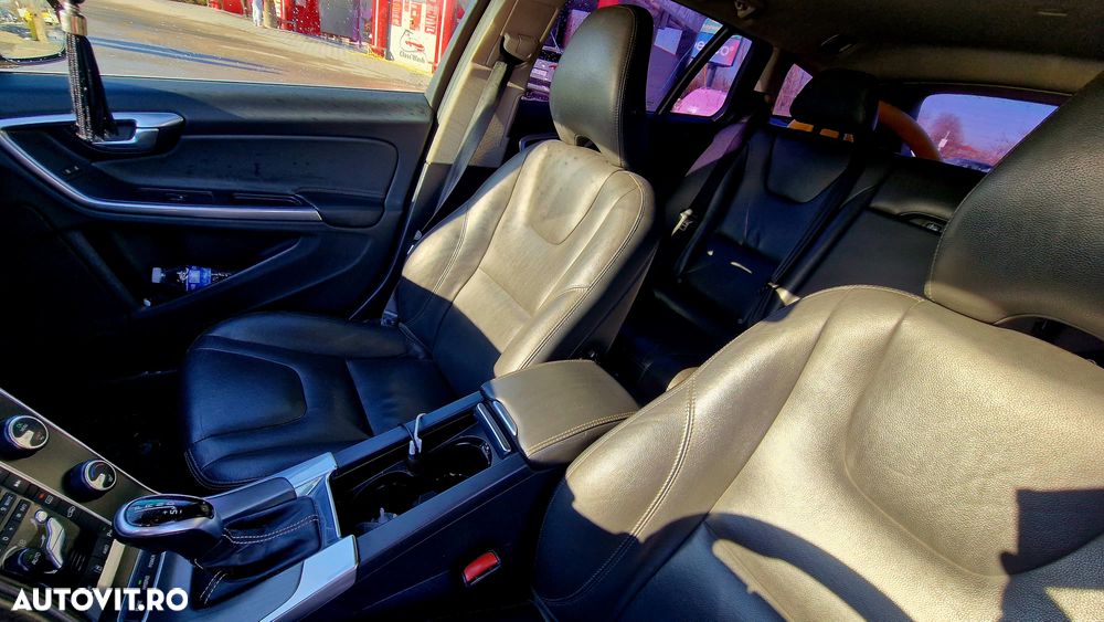 Volvo V60 D6 Plug-In-Hybrid AWD Geartronic Summum - 17