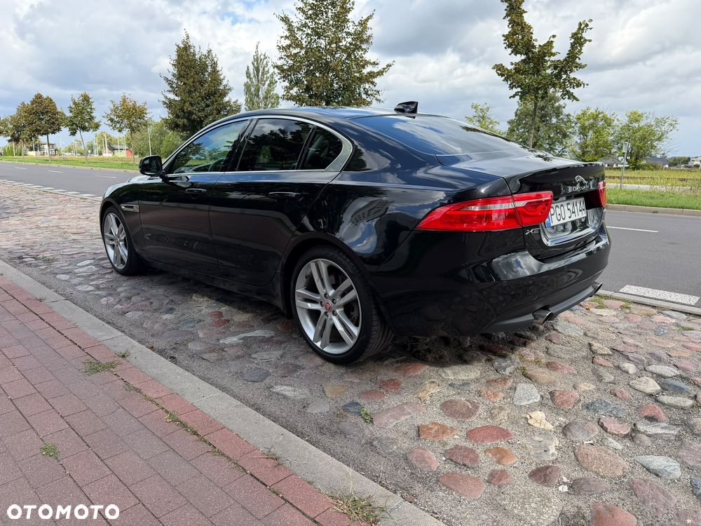 Jaguar XE 2.0 T Prestige - 6