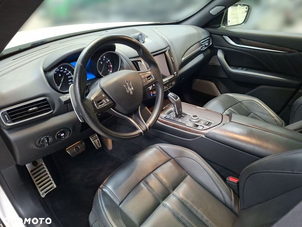 Maserati Levante - 11