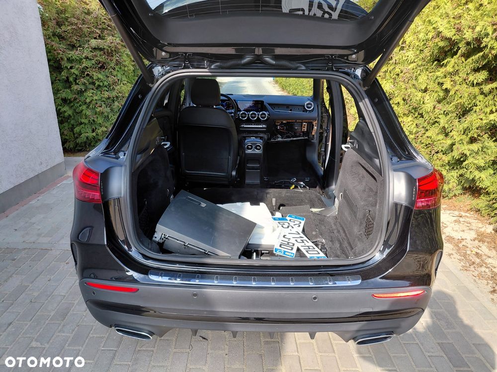 Mercedes-Benz GLA - 12