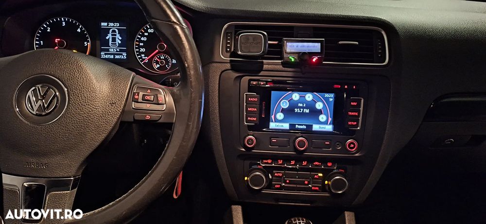 Volkswagen Jetta - 9