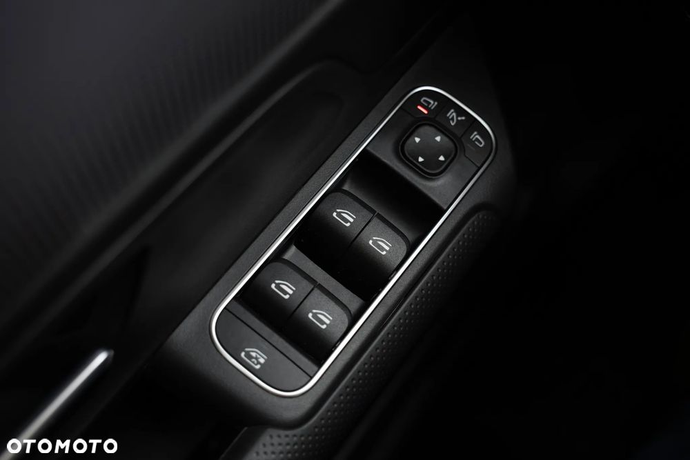 Mercedes-Benz GLB 200 Style 7G-DCT - 33