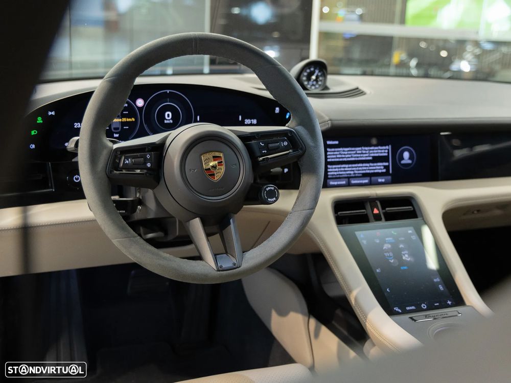 Porsche Taycan 4S - 17