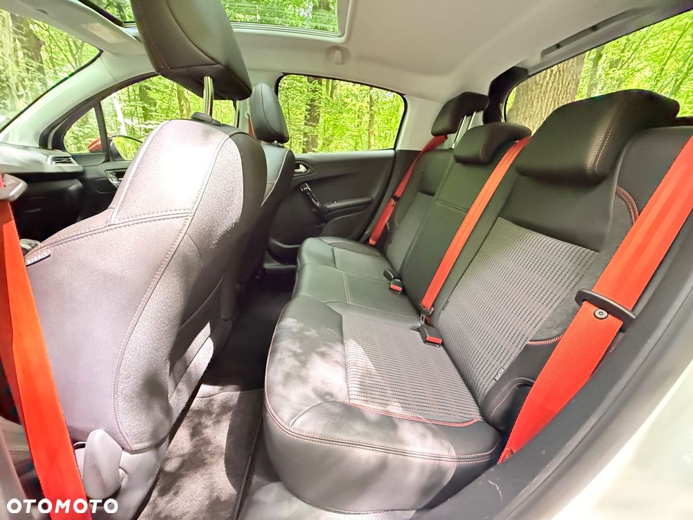 Peugeot 208 PureTech 110 Stop & Start Allure - 17