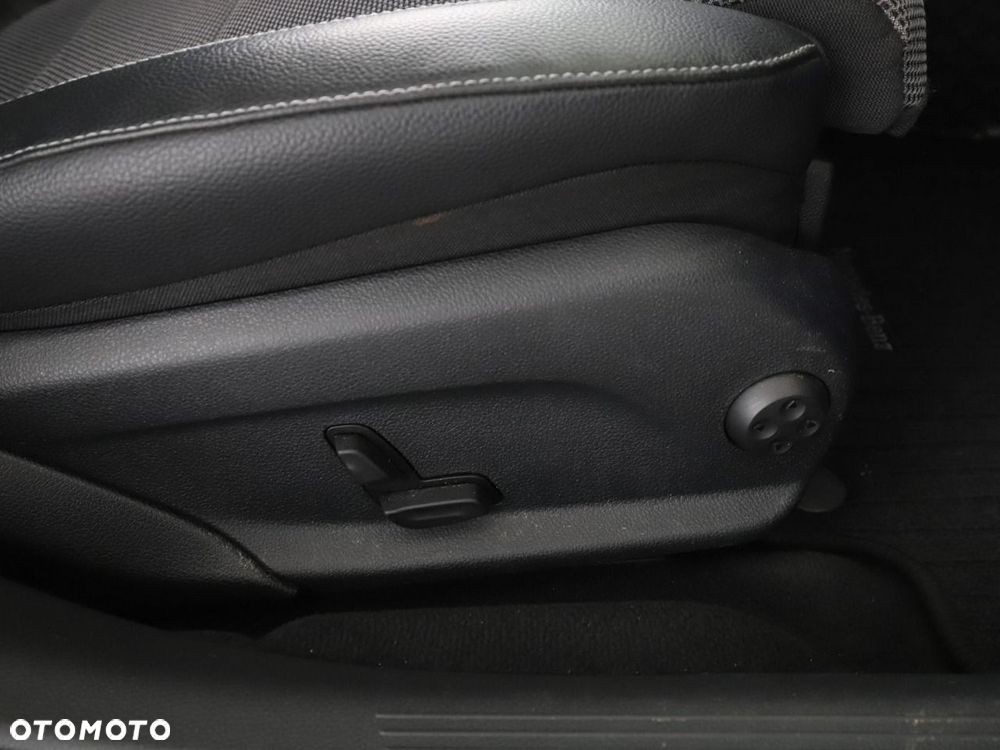 Mercedes-Benz Klasa E 220 d Avantgarde - 40