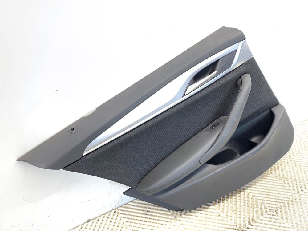 BOCZEK DRZWI LEWY TYŁ  BMW 5 (G30, F90) 2016 - 2022 530 e Plug-in-Hybrid 135 kW [184 KM] Hybryda - 2