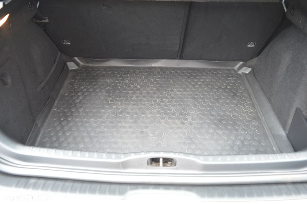 Peugeot 308 1.6 HDi Premium - 12