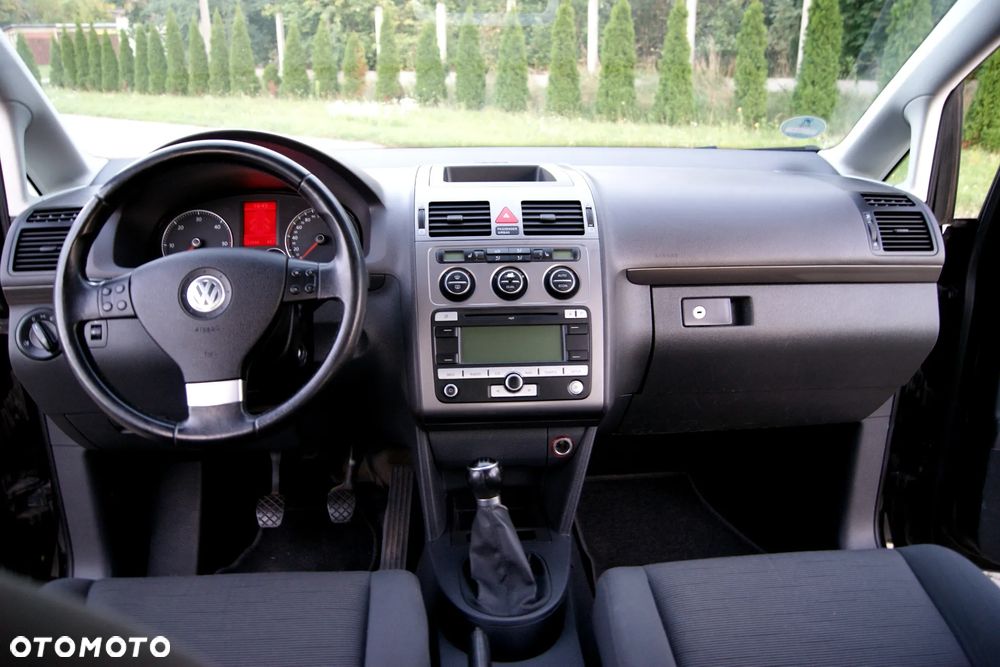 Volkswagen Touran - 18