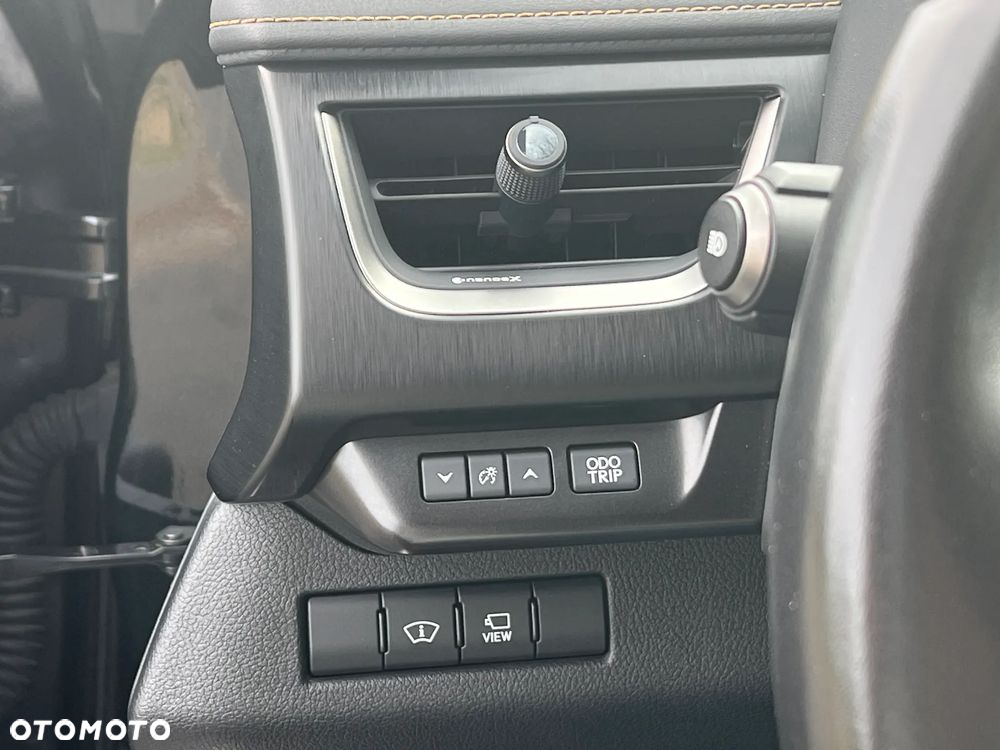 Lexus UX - 18