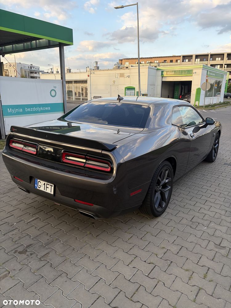 Dodge Challenger - 24